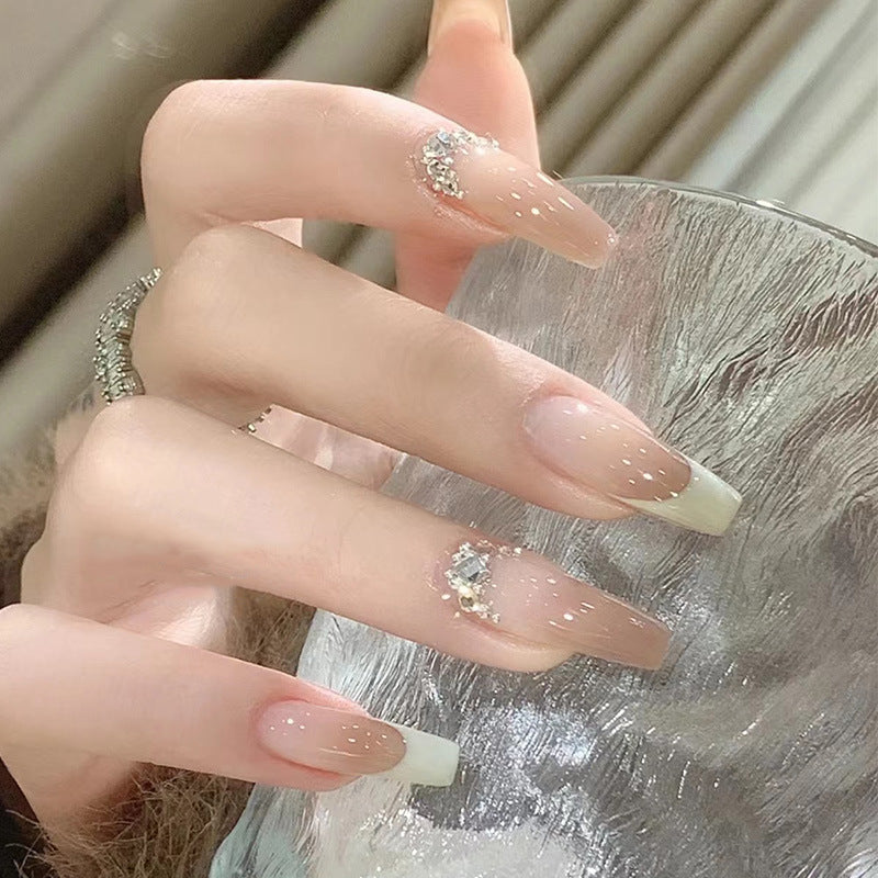 Dekorative Press-On-Nagelspitzen mit Rhinestone-Akzent Brehn
