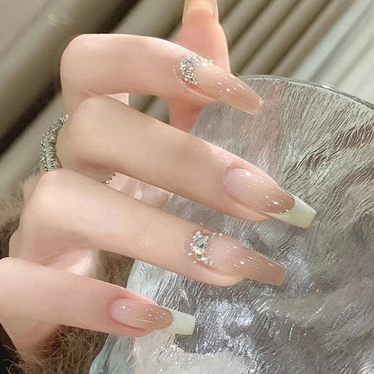 Dekorative Press-On-Nagelspitzen mit Rhinestone-Akzent Brehn