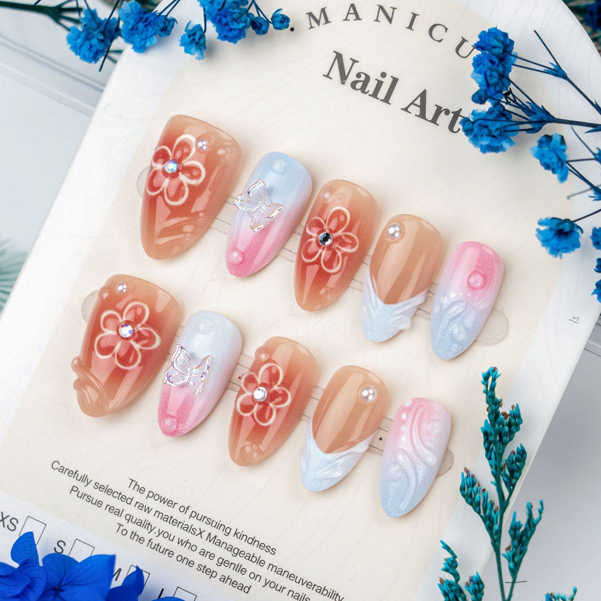 Handgefertigtes Press-On-Nagel-Set mit Blumen- und Schmetterlingsdesigns
