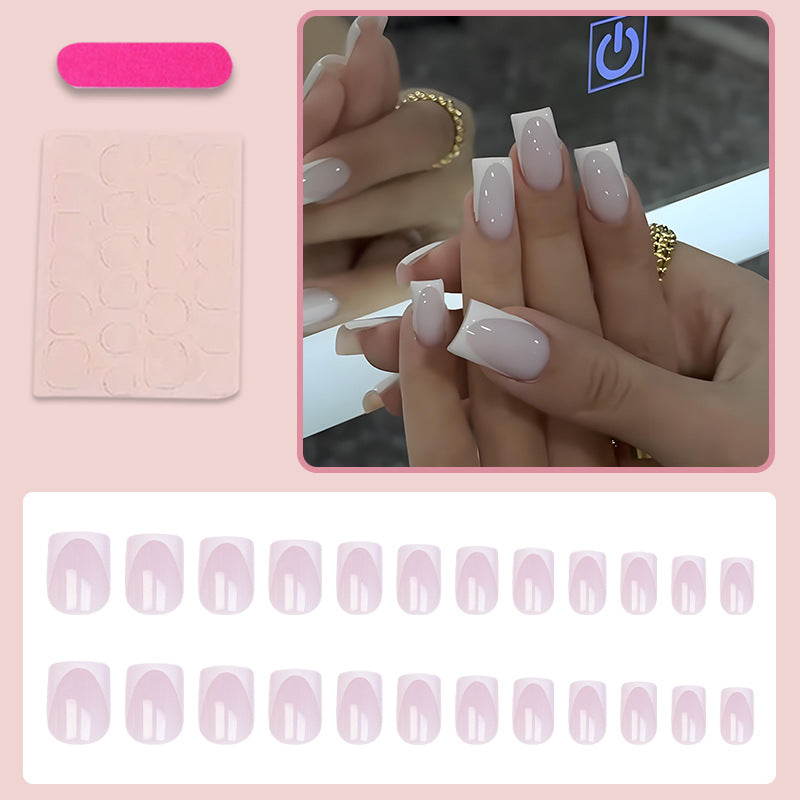 Kunstnagelset mit elegantem French-Tipp Design Brehn