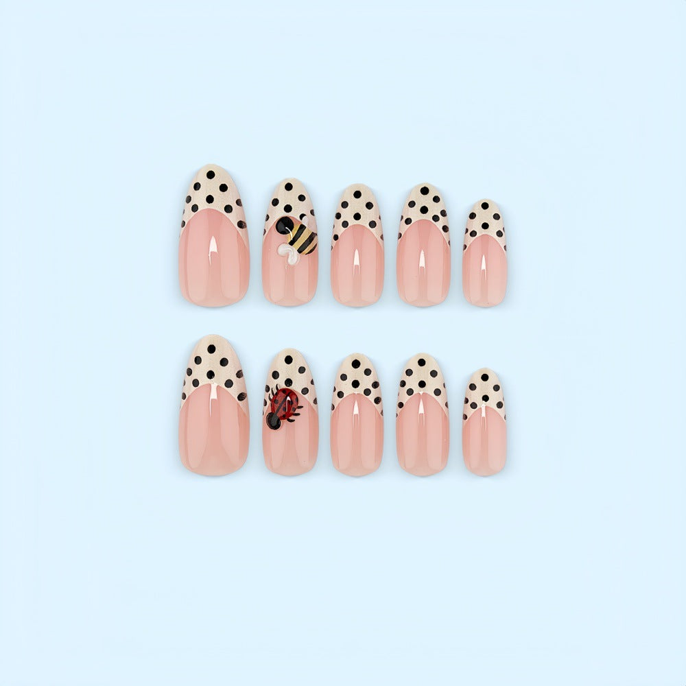 Kunstnägel Set mit verspielten Insektenmotiven und Polka-Dots Brehn