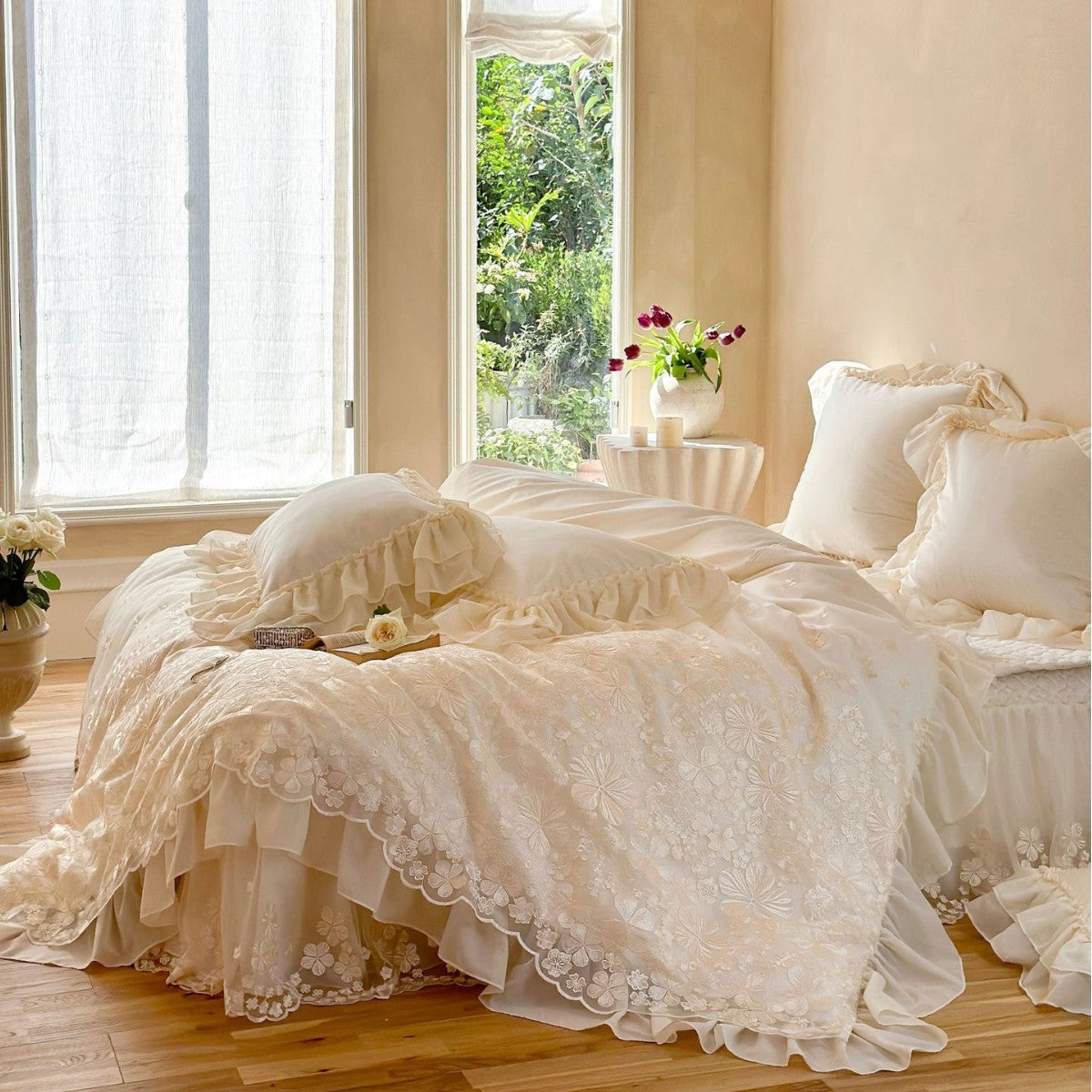 Besticktes Rüschendes Floral Bettbezug Set mit Geschichteter Transparenter Rüsche