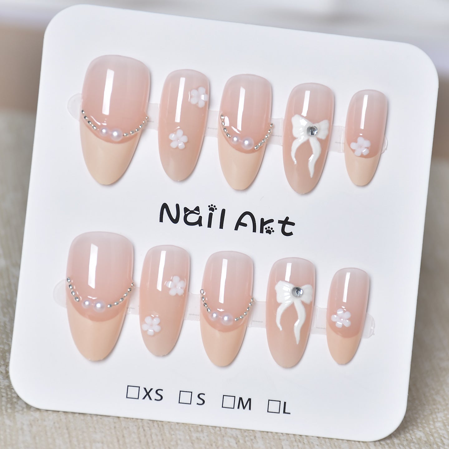 Elegante florale Press-On-Nagelkunst Brehn
