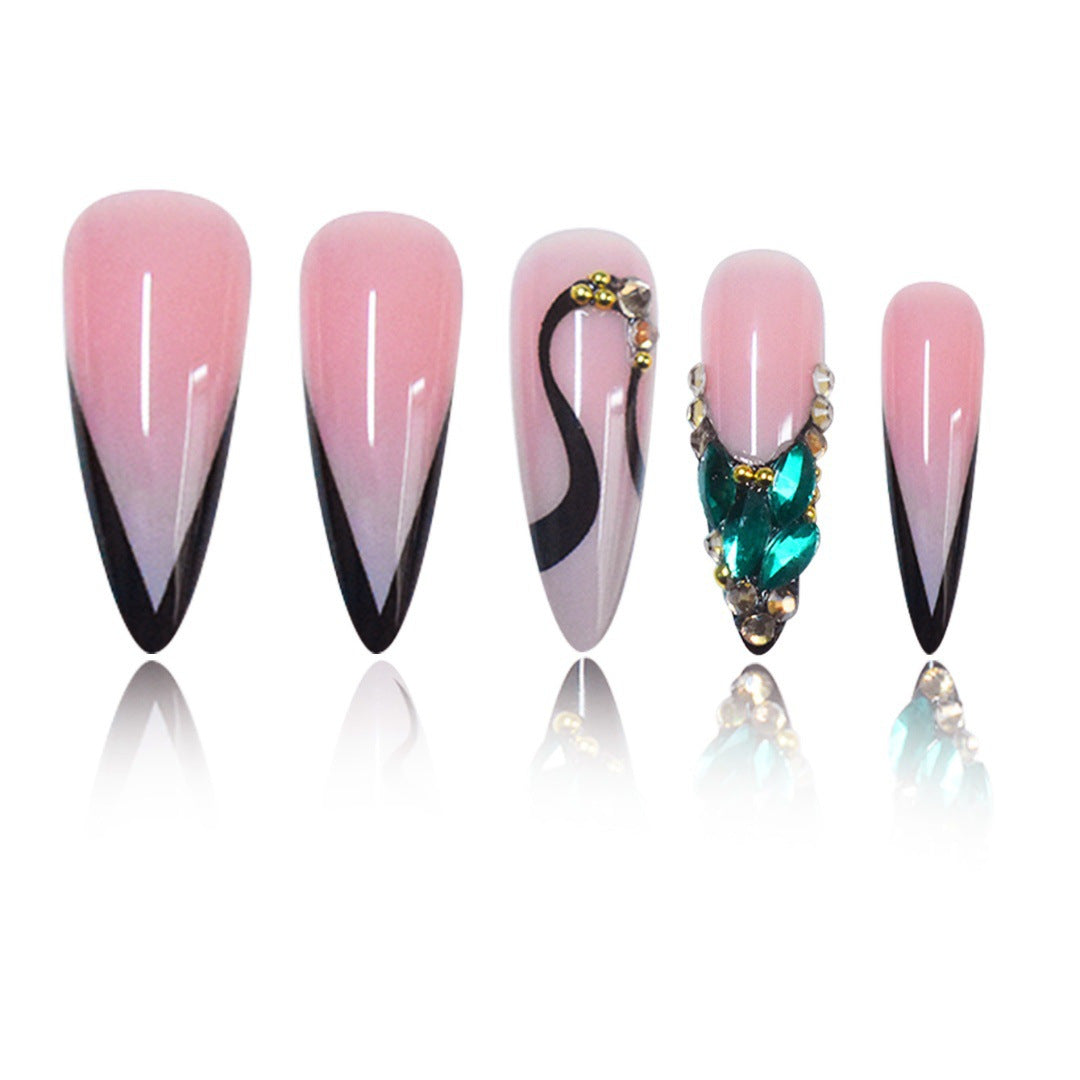 Glamouröse Stiletto-Nagelerweiterungen Brehn