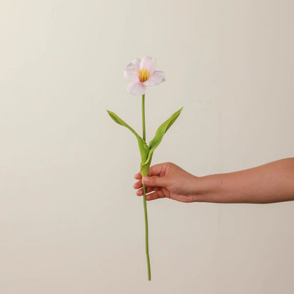 Realistische Orchideen-Blumenarrangement