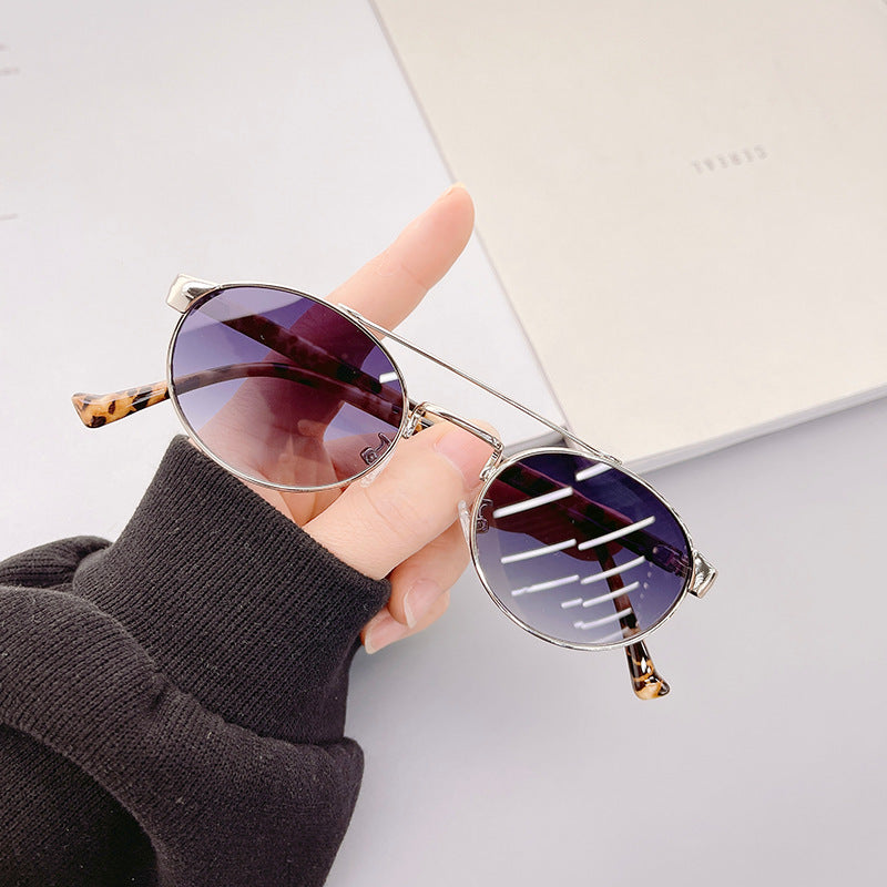 Damen modische Sonnenbrille im stilvollen runden Design mit goldenen Akzenten Brehn