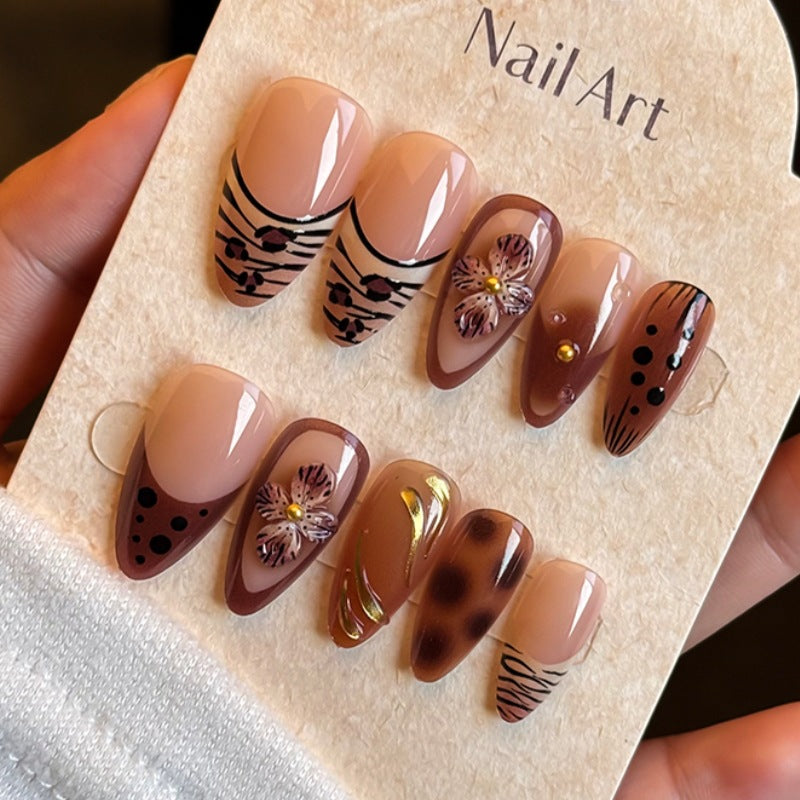 Künstlerisches Press-On-Nagelkunst-Set mit floralem und abstraktem Design Brehn