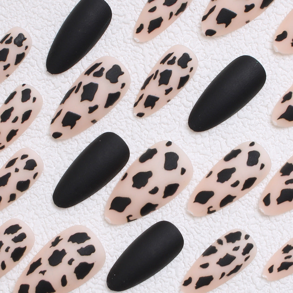 Künstlerische Stiletto Press-On Nägel mit Leoparden Design Brehn