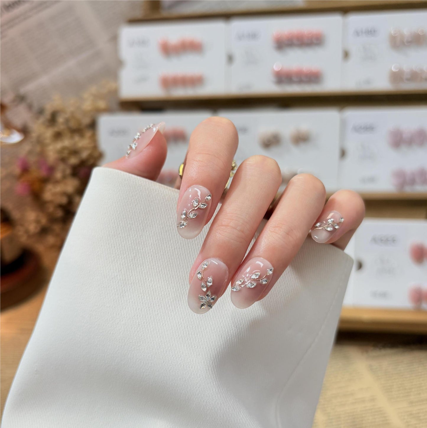 Elegante mit Strass verzierte Press-On Nail Set Brehn