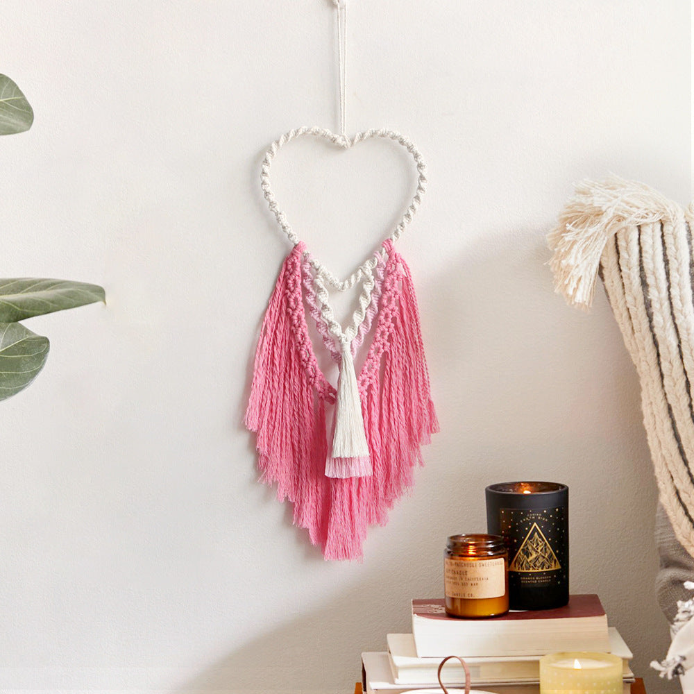 Dekorative Makramee Wandbehang mit Herzdesign