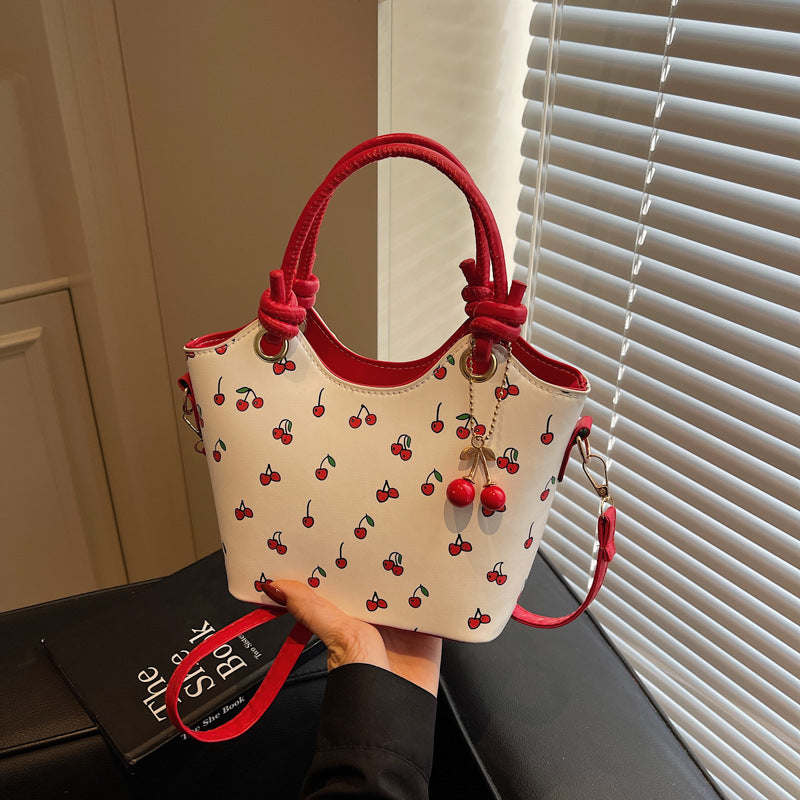 Kirschenmusterte Handtasche