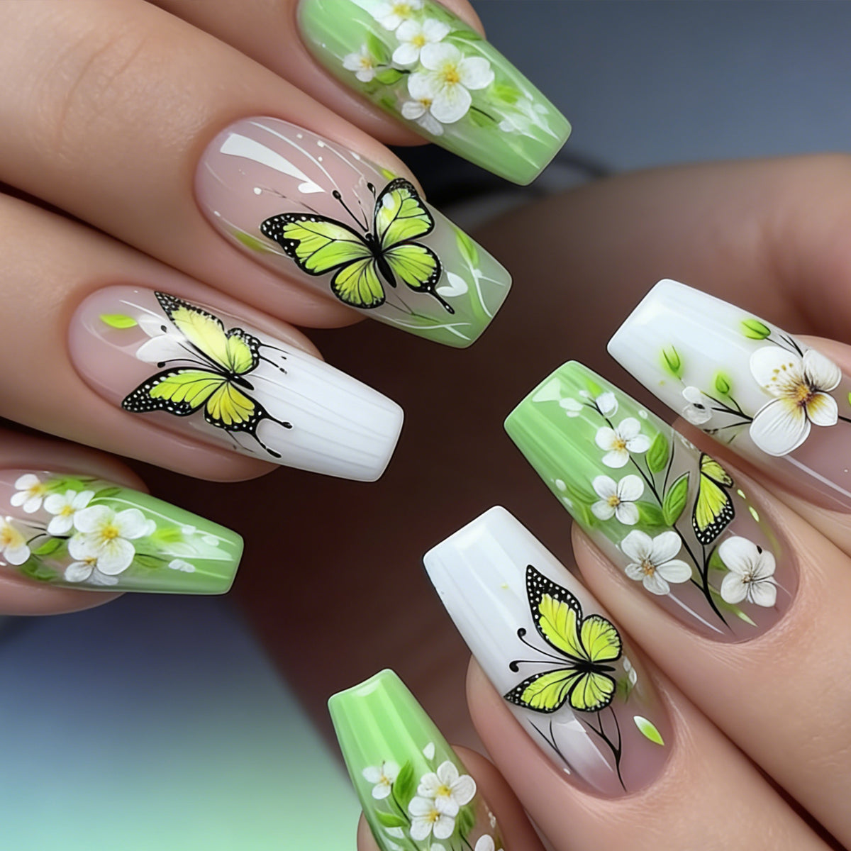 Künstlerisches Schmetterlings- und Blumen-Press-On-Nagelset Brehn