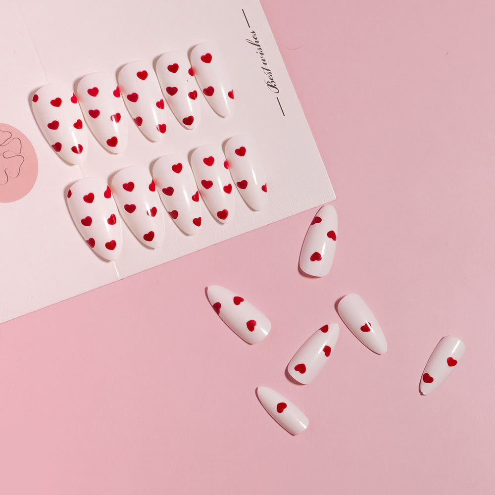 Trendy Herz-dekorierte Nagelkunst Brehn