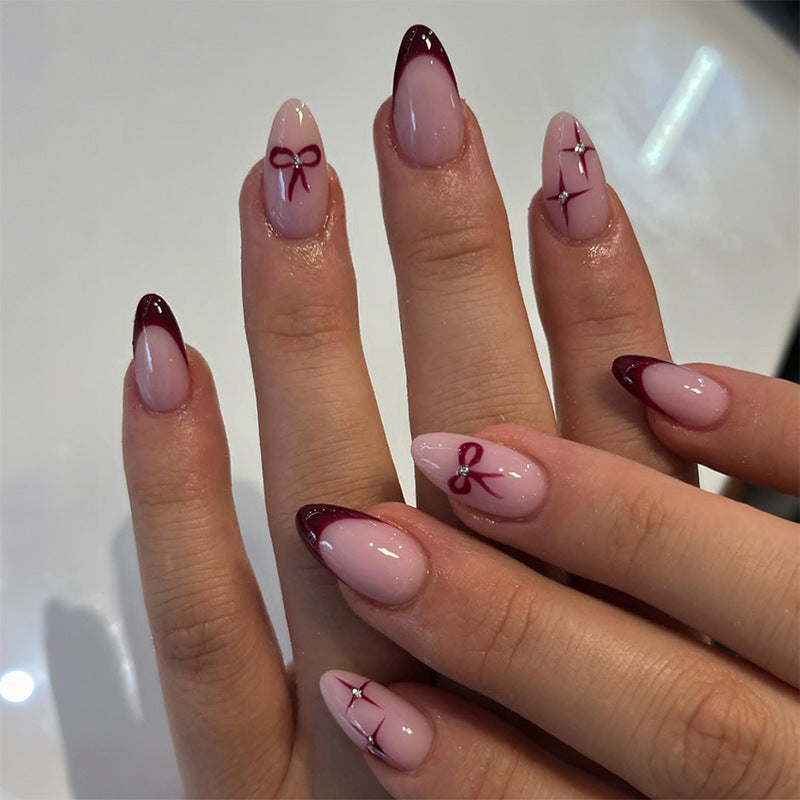 Kreatives Kunstnagelset mit raffinierter Schleifen- und Farbverlaufsgestaltung Brehn
