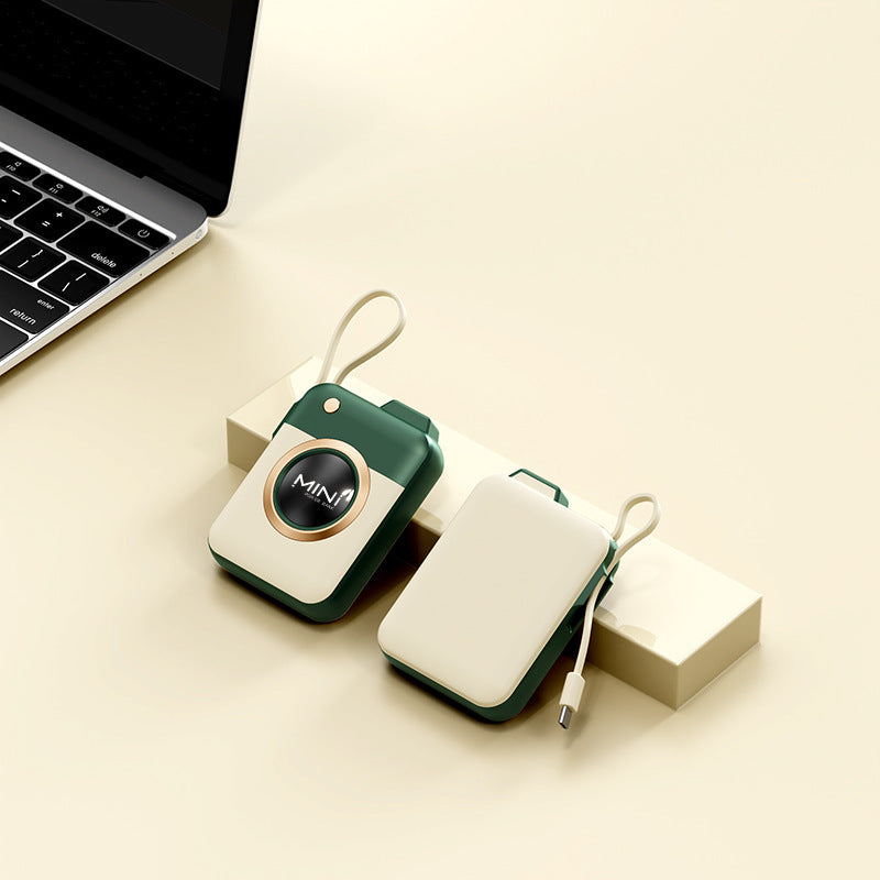 Tragbare Mini-Powerbank mit Integriertem Ladekabel und Innovativem Design Brehn