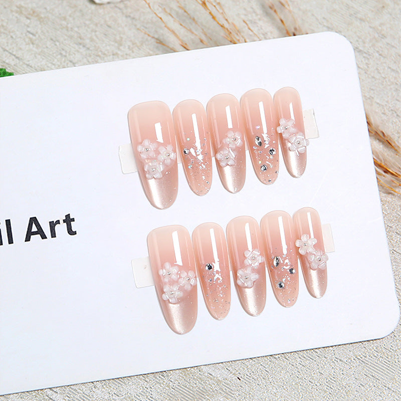 Kunstnagelset mit floralen 3D-Applikationen und Glitzerakzenten Brehn