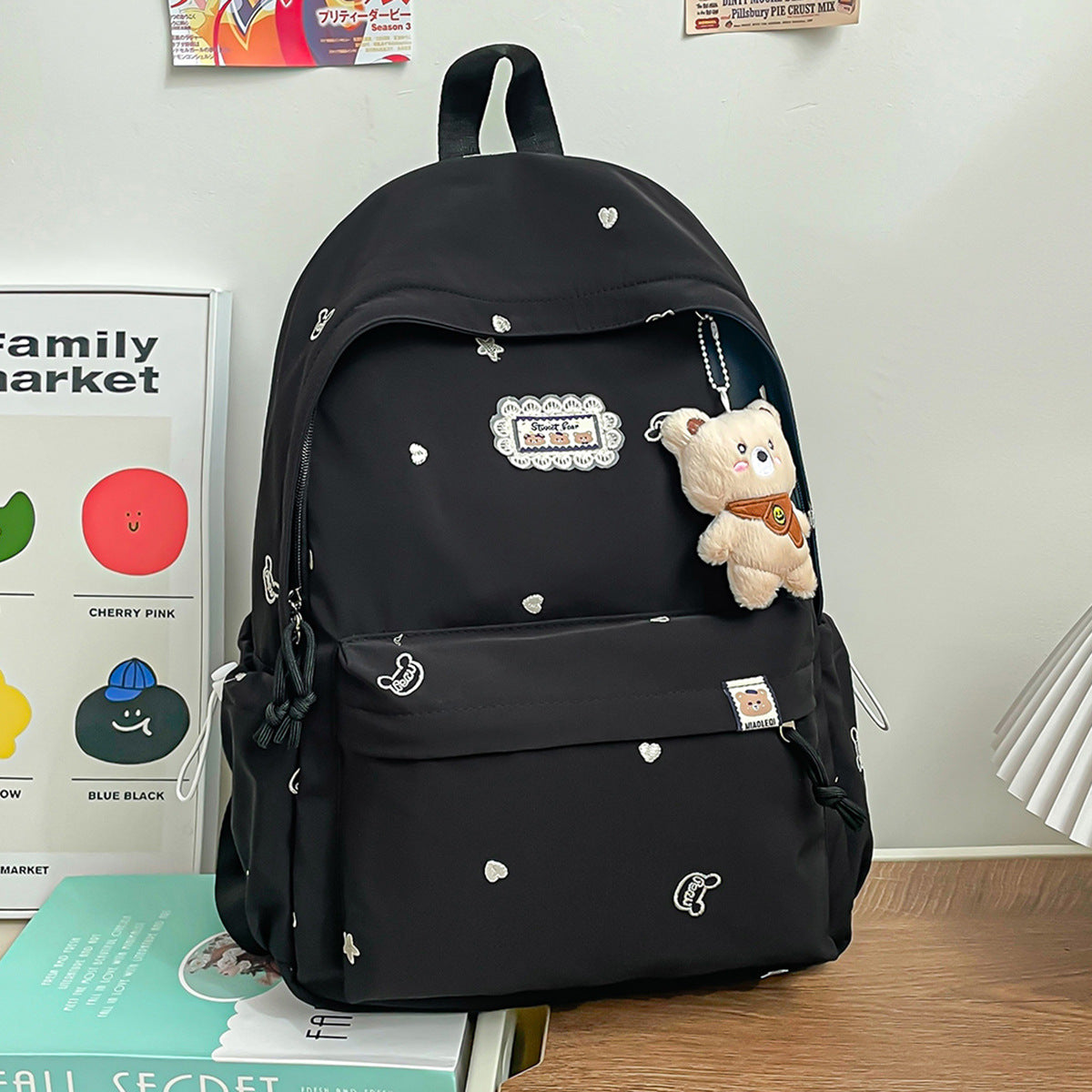Stylischer backpack mit floralem Schmuck Brehn