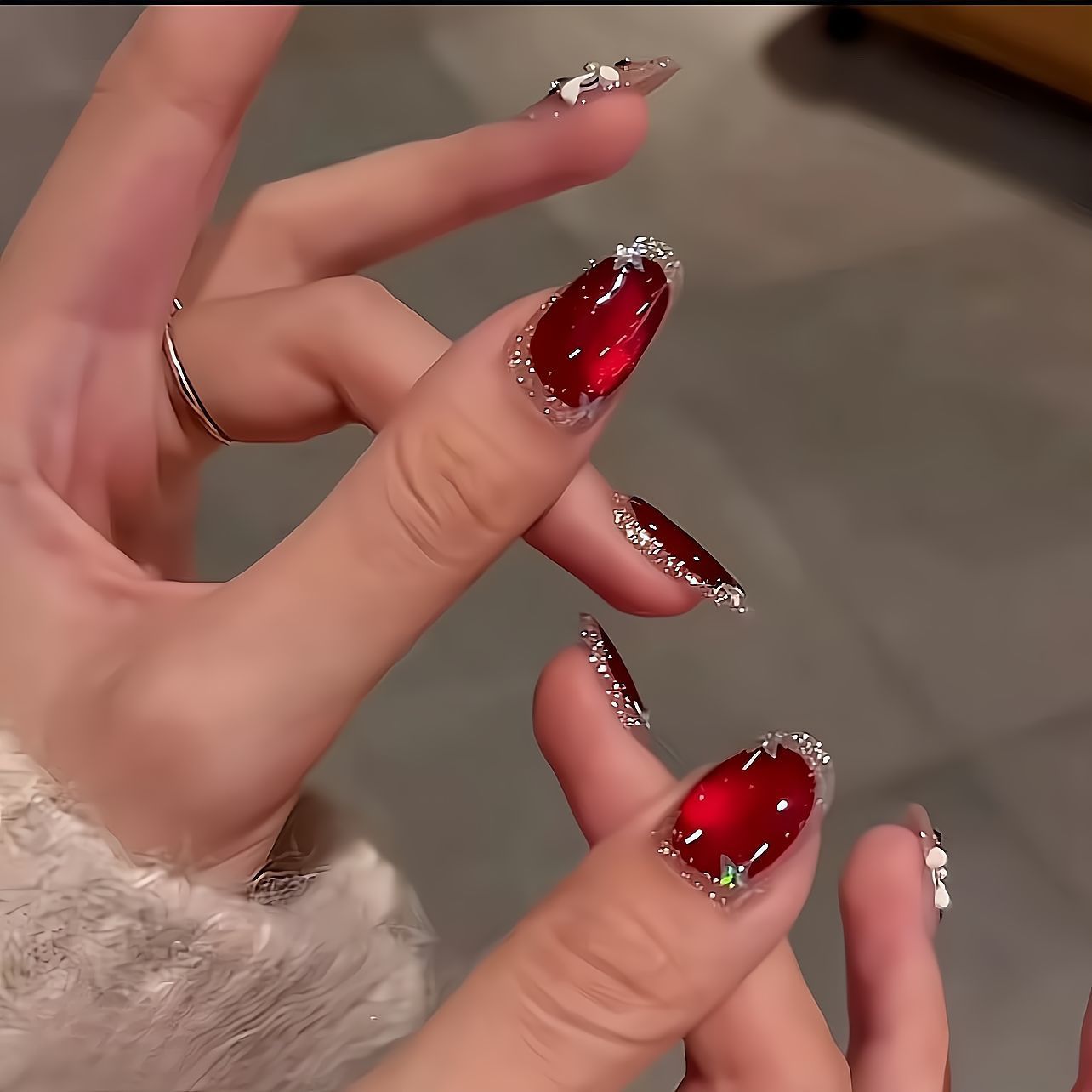 Künstlerische mit Strass veredelte Nagelverlängerungen Brehn