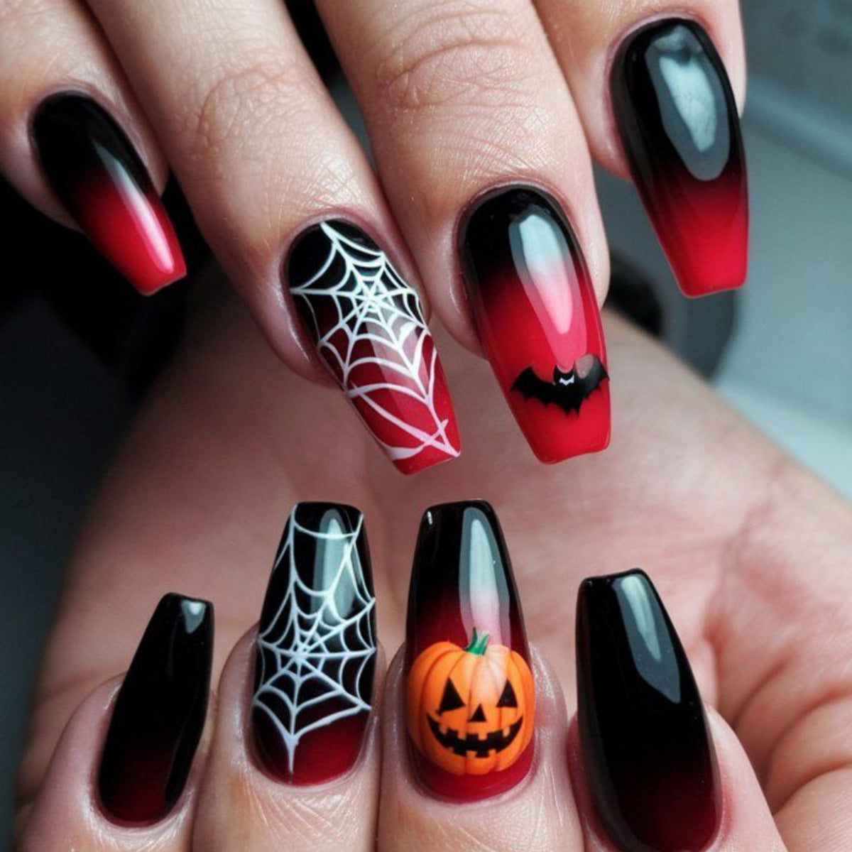 Halloween-inspirierte Acryl-Nagelkunst Brehn
