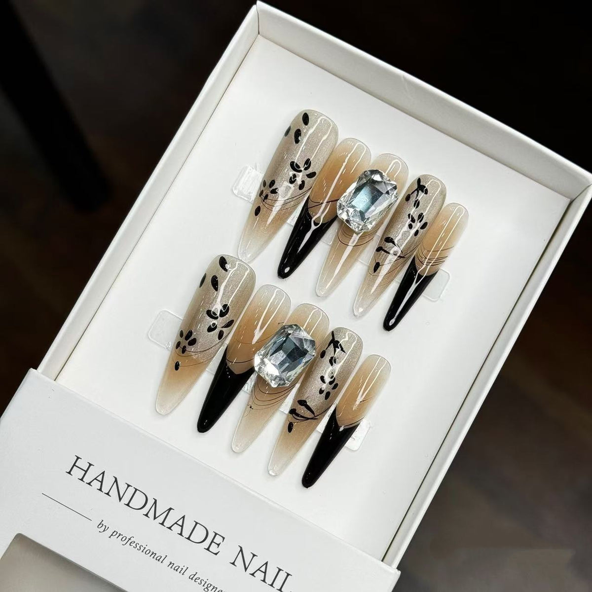 Künstlerisches Statement Press-On Nägel