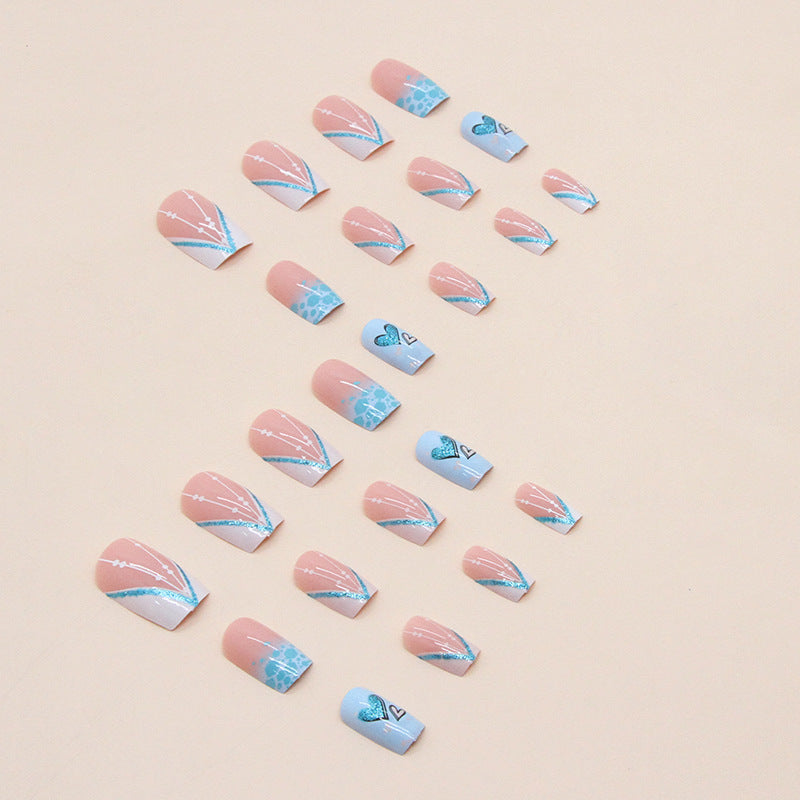 Herz-inspiriertes Press-On Nagelkunst-Set Brehn