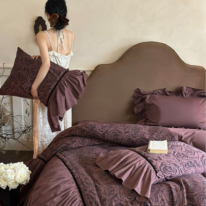 Romantisches Rüsch-Jacquard-Rosenmuster Bettwäsche und Bettschürzen-Ensemble