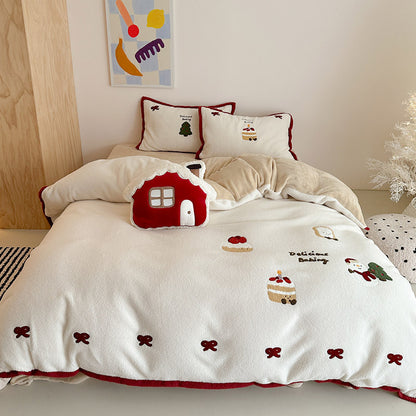 Kuschelige Wendbare Bettgarnitur aus Teddyfleece mit gestickten Motiven und dekorativer Paspel