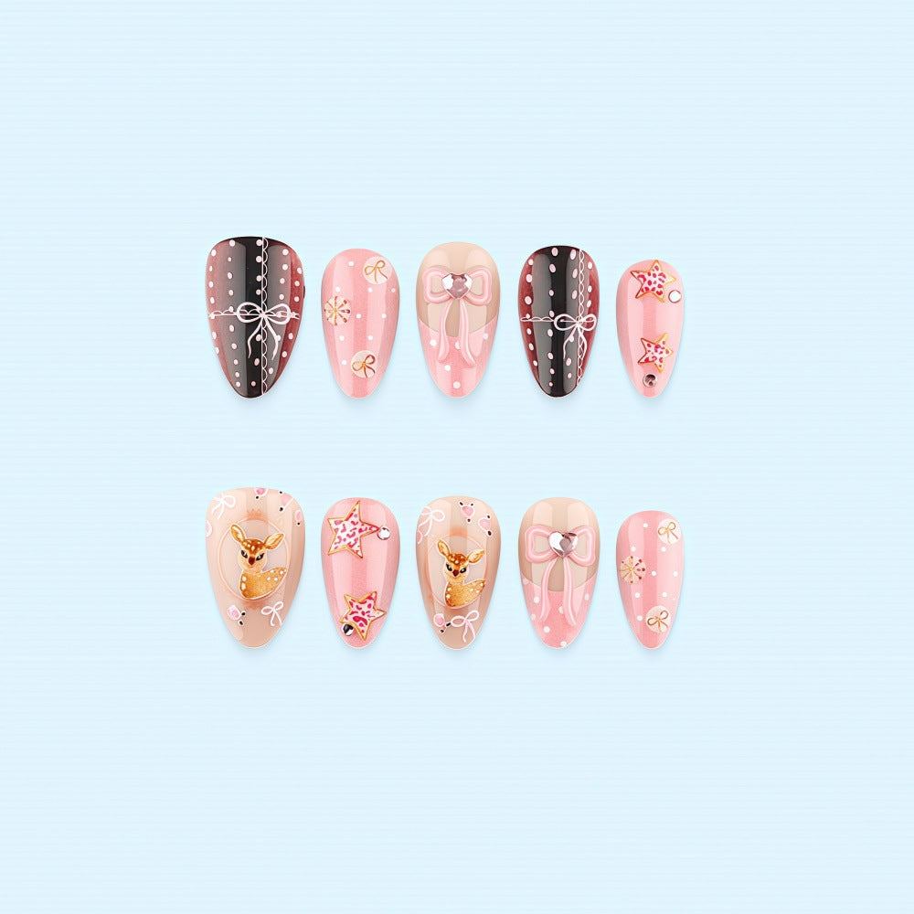 Verspielte Kunstnägel im Herz- und Sternmotiv Brehn