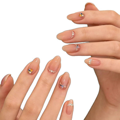 Elegante dekorative Nagelverzierungen