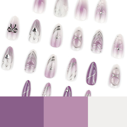 Kunstvolle Nagelkunst mit glänzenden Akzenten und zartem Lila Brehn