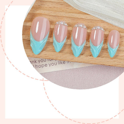 Kunstnagelset mit eleganten French-Spitzen Brehn