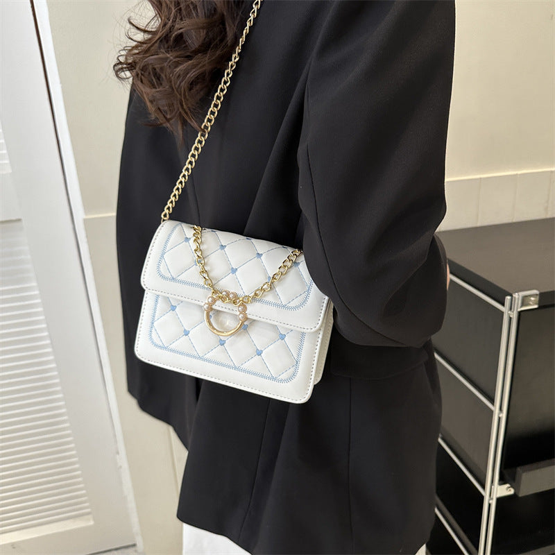 Elegante gesteppte Handtasche mit Ketten-Detail