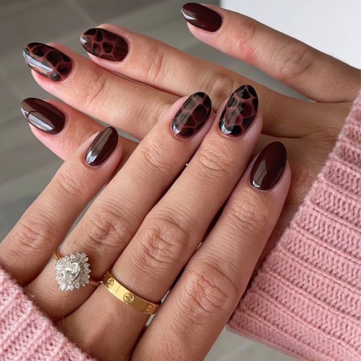 Kunstvolle Nagelkunst mit modernem Design Brehn