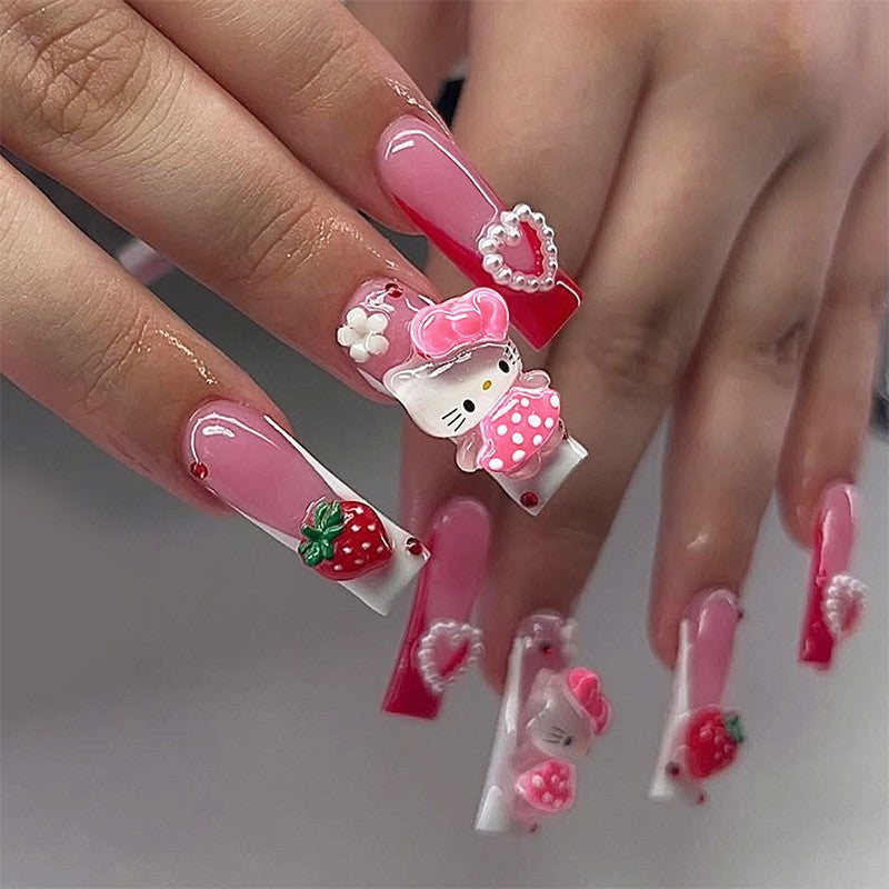 Glamouröses Kunstnagelset mit funkelnden Strassverzierungen und kreativen Tiermotiven Brehn