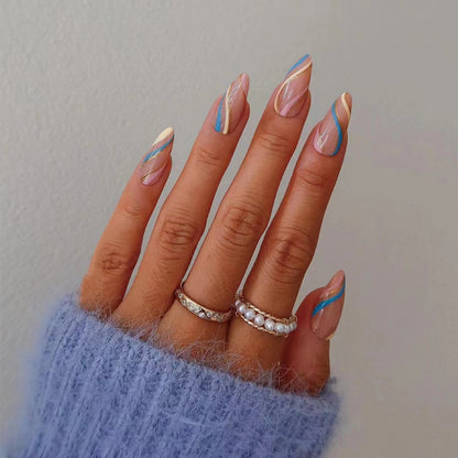 Kunstvolle Nailart mit metallic Akzenten und abstrakten Designs Brehn