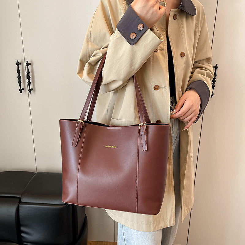 Schlanke minimalistische Leder-Umhängetasche Brehn