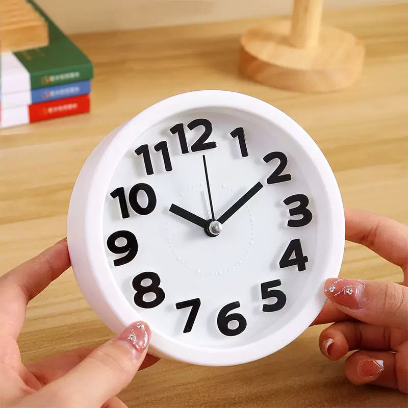 Moderne Tischuhr Im Minimalistischen Design Brehn