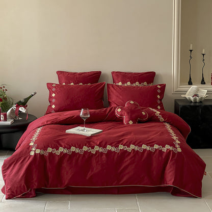 Premium-Bettwäschegarnitur aus Baumwollsatin mit gestickter Blumenbordüre und dekorativem Zierkissen