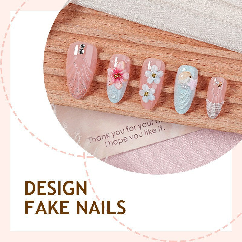 Kreatives Kunstnagelset mit floralem Design und zarter Dekoration Brehn