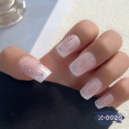 Elegantes französisches Spitzen-Acryl-Nagelkunst-Set mit Strass-Akzenten