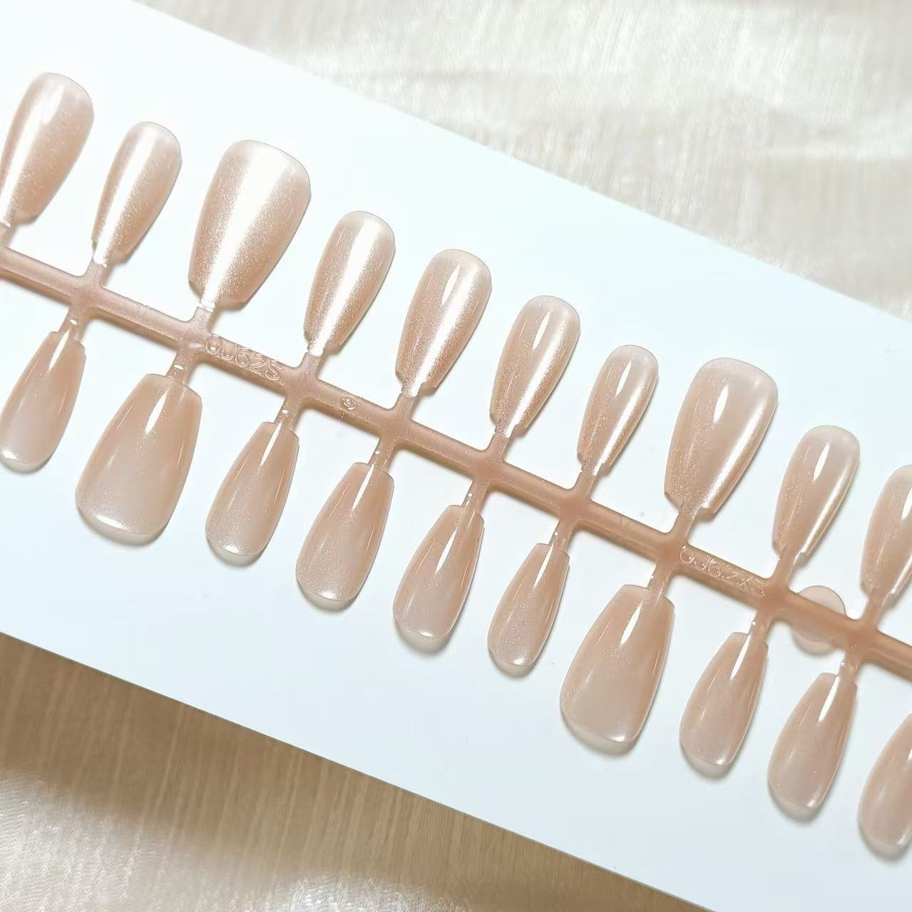 Hochwertige Kunstnägel Im Zeitlosen Nude-Look Brehn