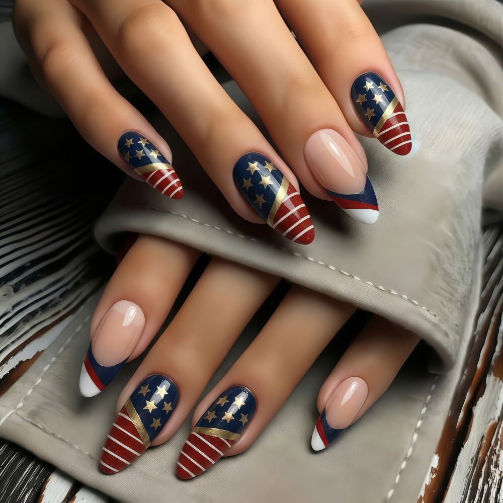 Kunstvolle Nagelspitzen im patriotischen Design Brehn