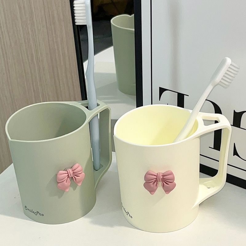 Keramiktasse mit Elegantem Schleifenmotiv Brehn
