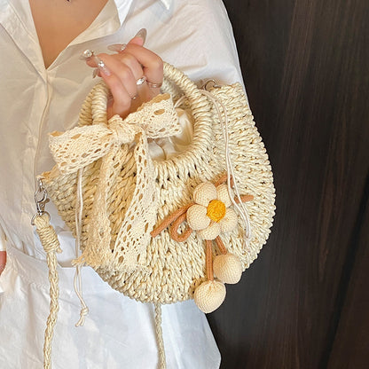 Handgefertigte Blumenakzent-Stroh-Tasche