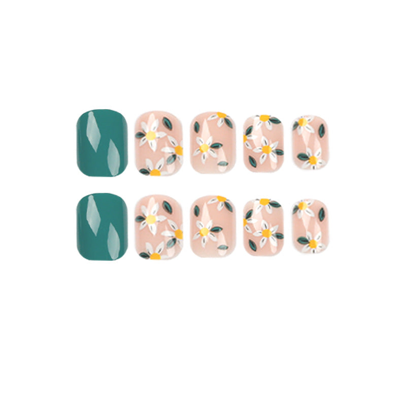 Kunstvolle Nagelkunst mit zarten Blumendesigns Brehn