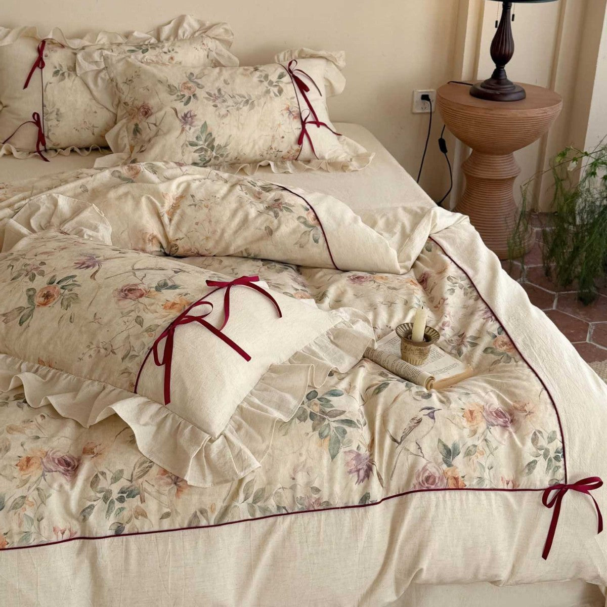 Romantisches Floral Baumwolle-Leinen Bettwäsche Set mit Rüschen Kissenbezügen und Bandbindungen