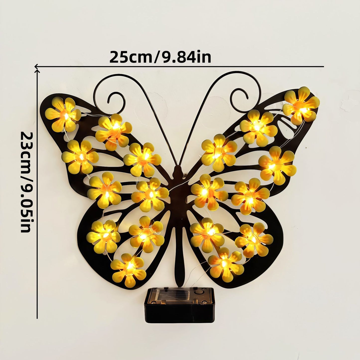 Dekorative LED-Schmetterlingswandlampe mit floralen Micro-LED- Akzenten und batteriebetriebener Steuerung Brehn