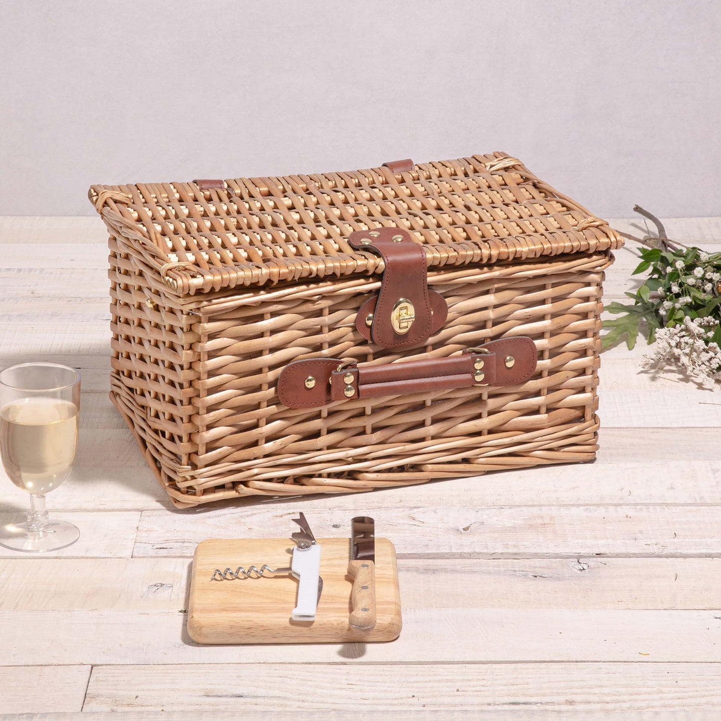 Damen Picknickkorb mit integriertem Geschirrset und rustikalem Design Brehn