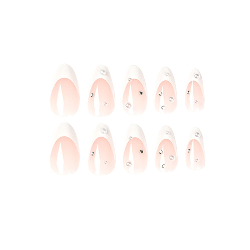 Kunstnagelset mit luxuriösen 3D-Akzenten und Glitzerverzierungen Brehn
