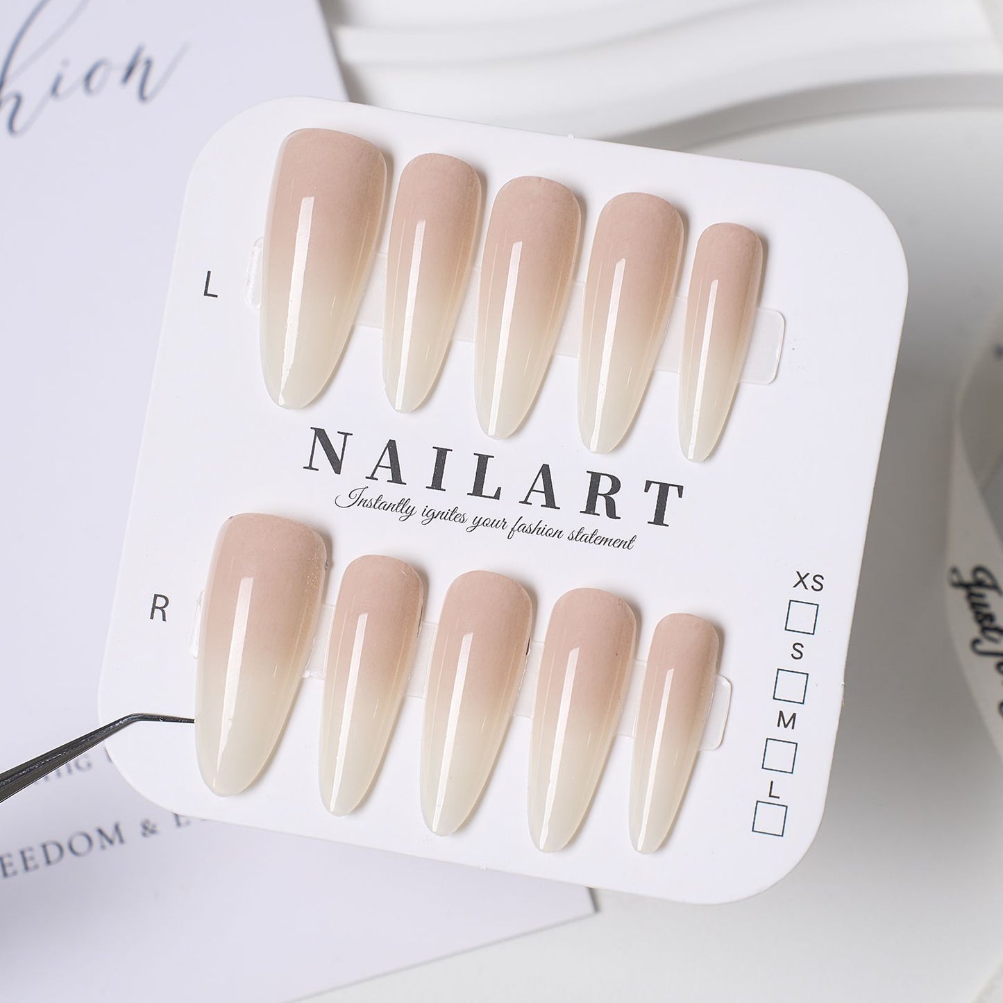Dekorativer Fashion-Nagel-Set Brehn